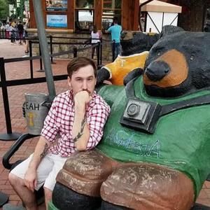 Meet your Posher, Travis